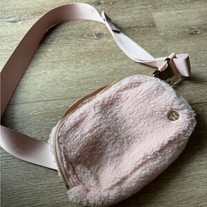 Lulu lemon fannypack